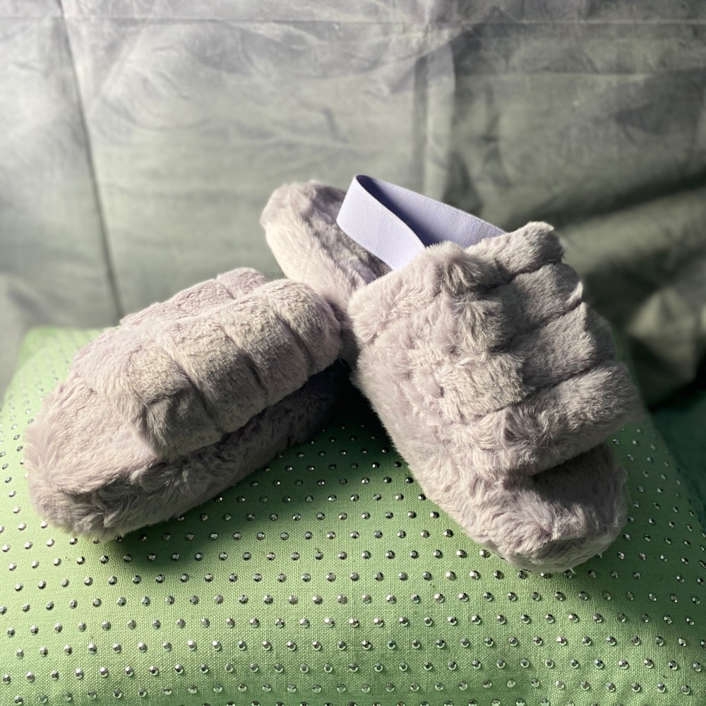 Fluffy Slides - Picture 8 of 12